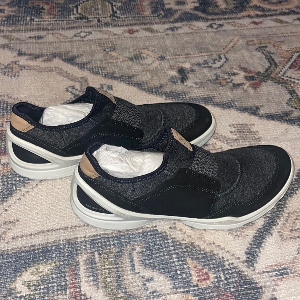 Brand New Women’s Upcycled Ecco Biom Sneakers- Size  8.5